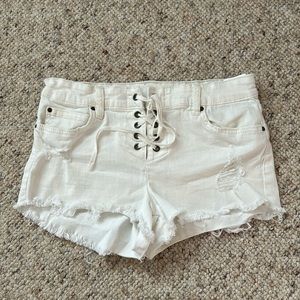 Women’s White Billabong Jean Shorts Size 26